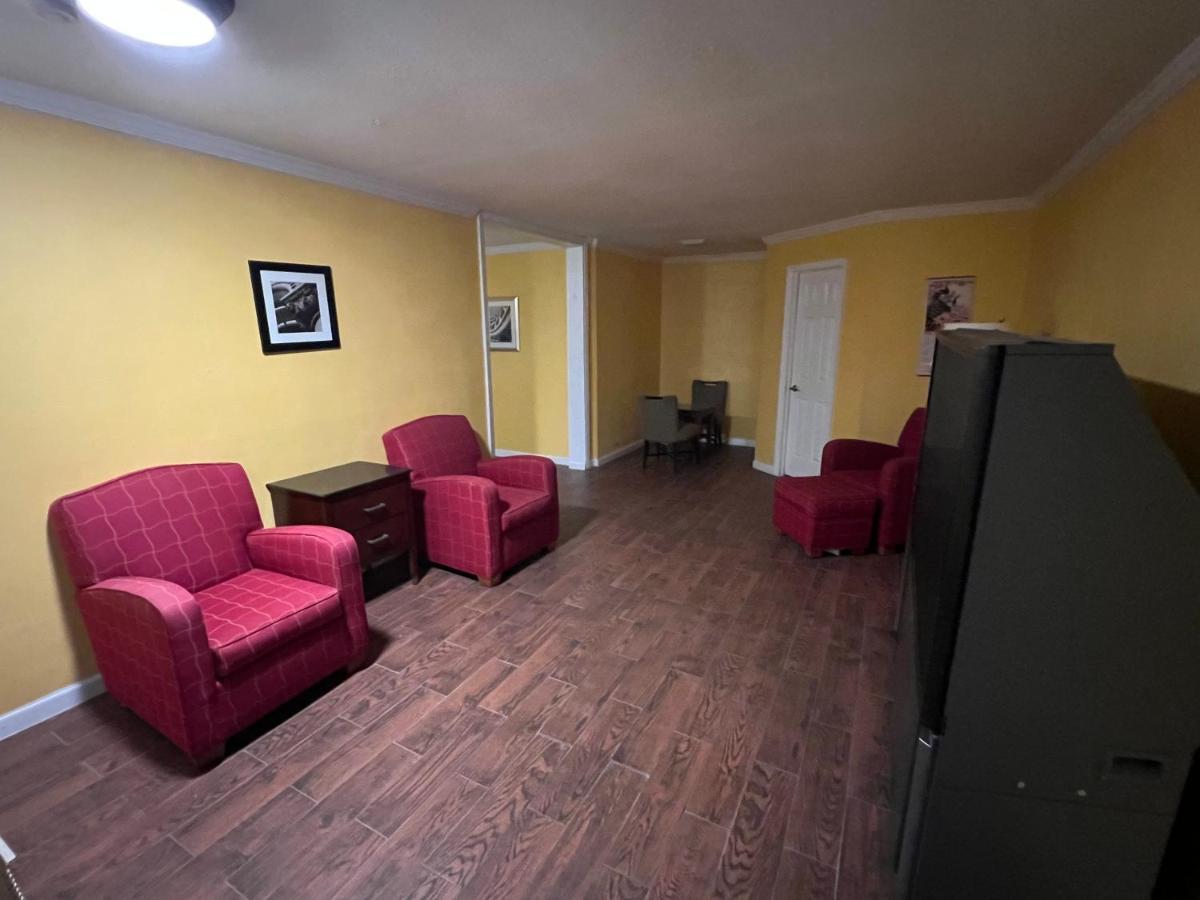 Dragon Inn & Suites Fayette Екстериор снимка